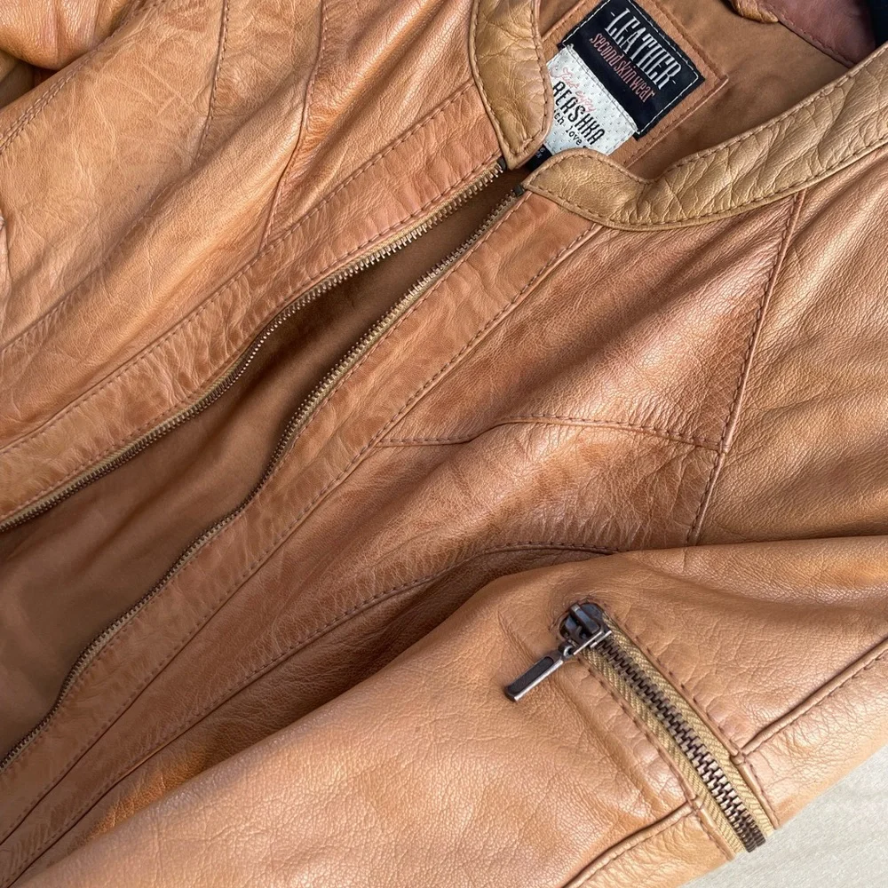 Leather jacket 🧥 - Picture 9 of 11